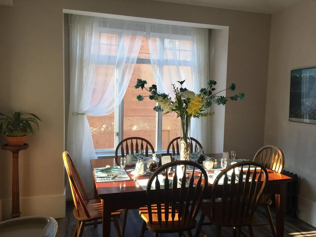 Windsor Guest House Vancouver Bed & Breakfast