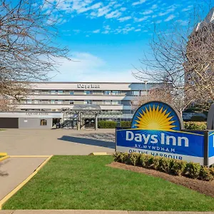 *** Hotel Days By Wyndham On The Harbour Canada
